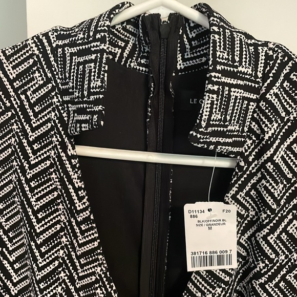 Le Chateau Dress - Black zigzag design - Picture 2 of 3